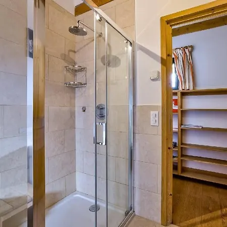 Alpins - Jacuzzi Parking Chalet